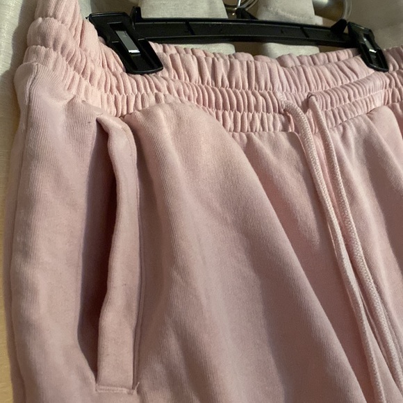 Pink H&M Regular Fit Sweatshorts - Picture 3 of 4